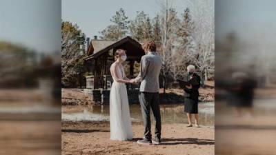 Many engaged couples choosing to delay weddings, some looking to late this summer - globalnews.ca