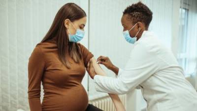 Robin Gill - Doctors encourage pregnant people to get COVID-19 vaccine - globalnews.ca - Britain - city Columbia, Britain