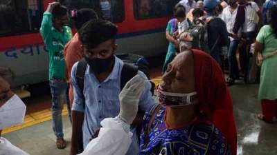 Maharashtra sees 10,697 COVID cases, 360 deaths in 24 hrs; Mumbai logs 733 infections - livemint.com - India - city Mumbai