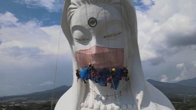 35kg face covering placed on giant statue in Japan - rte.ie - Japan - prefecture Fukushima