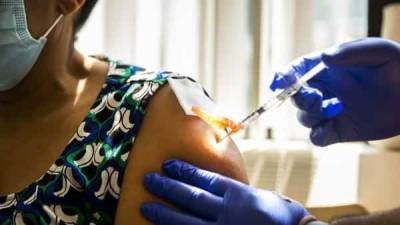 South Africa aims to vaccinate nearly 6 lakh teachers against Covid in 14 days - livemint.com - India - South Africa - province Gauteng