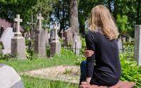 'Stolen moments': Families anguish over separation from dying COVID patients - cidrap.umn.edu - France - city Paris - county St. Louis