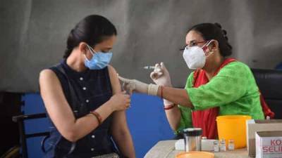 India crosses 300 million cumulative covid-19 vaccinations - livemint.com - India