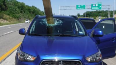 Wooden board impales windshield after flying off truck on Ohio interstate - fox29.com - state Ohio - Columbus, state Ohio - county Portage