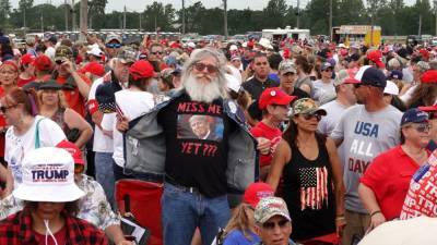 Donald Trump - Crowds gather to watch Former President Trump at rally Saturday night in Ohio - fox29.com - state Ohio - city Cleveland - county Lorain