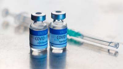 IPA, HSE discuss possibility of vaccinating under 40s for Covid-19 in pharmacies - rte.ie - Ireland