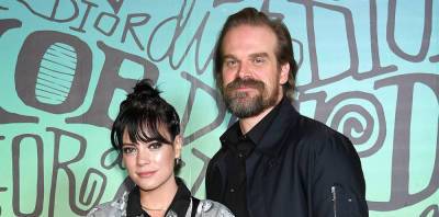 Lily Allen - David Harbour - David Harbour Reveals Who Convinced Him to Marry Lily Allen During the Pandemic - justjared.com - Britain - city Las Vegas