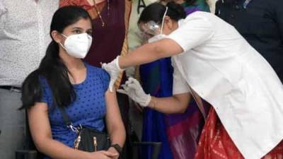 India's Covid vaccination coverage exceeds 22.75 cr, over 33.57 lakh jabbed today - livemint.com - India