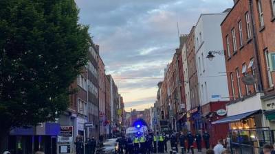 Missiles thrown at gardaí as Dublin street closed off - rte.ie - Ireland - city Dublin