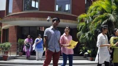 Delhi University to provide full fee-waiver to students who lost parents to Covid - livemint.com - India - city Delhi