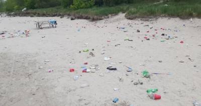 Wasaga Beach mayor ‘appalled’ after town visitors leave mess, violate COVID-19 restrictions - globalnews.ca - Canada