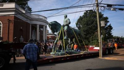 Robert E.Lee - Confederate Robert E. Lee, Stonewall Jackson statues in Charlottesville officially removed - fox29.com - city Charlottesville