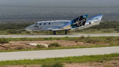 Richard Branson - Stephen Hawking - Virgin Galactic launches Richard Branson, 5 others into space - fox29.com - state New Mexico