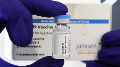 EU reviews J&J vaccine for rare nerve disorder after US warning - rte.ie - Usa - Eu