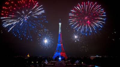 Emmanuel Macron - Eiffel Tower reopens for first time in 9 months - fox29.com - France