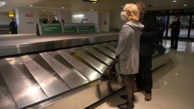 US plans to make airlines refund fees if checked bags are delayed - fox29.com - Usa - Washington