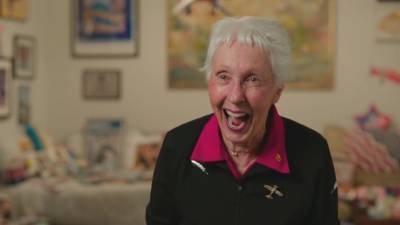 Wally Funk, female aviation pioneer, becomes oldest person to fly to space at 82 - fox29.com