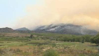 Nk’Mip Creek wildfire burning away from properties, amid concerns about change in wind - globalnews.ca
