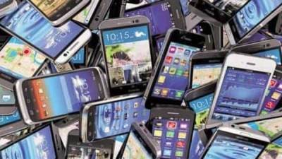 India’s smartphone market falls 13% sequentially amid second covid wave - livemint.com - India