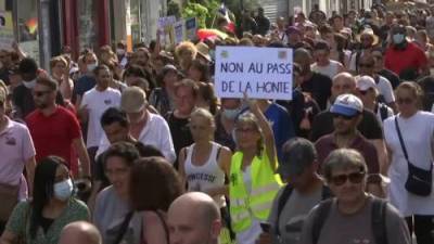 Hundreds in Paris protest French COVID-19 health pass - globalnews.ca - France - city Paris