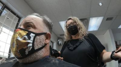 B.C. hair salon owners targeted by anti-mask graffiti - globalnews.ca