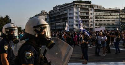 Greek police clash with protesters opposing mandatory COVID-19 vaccinations - globalnews.ca - France - Greece