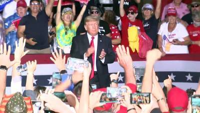 Donald Trump - Despite rain, Trump supporters turn out for Sarasota rally - fox29.com - state Florida - county Sarasota