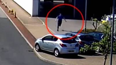 Video shows man escaping from prison van in England - fox29.com