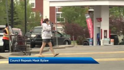 Sarah Offin - Calgary city council repeals mask bylaw - globalnews.ca - city Calgary