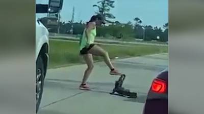 Woman tries to remove alligator from Louisiana highway - fox29.com - county Lake - state Louisiana - county Charles