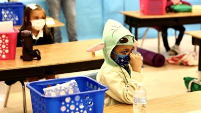 California will still require masks inside schools, despite new CDC guidance - fox29.com - Usa - state California