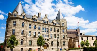 Faculty association urges University of Winnipeg to mandate vaccinations - globalnews.ca - city Ottawa