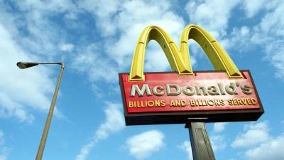 McDonald’s to require COVID-19 vaccines for all US-based staff - fox29.com - Usa - city Chicago