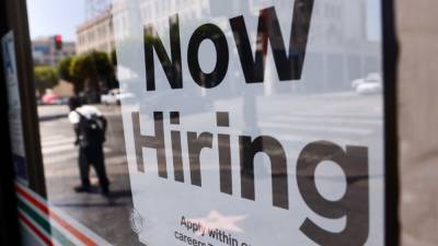 US jobless claims fall for 3rd straight week as economy strengthens - fox29.com - Usa - Washington