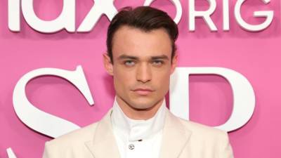 'Gossip Girl' Star Thomas Doherty Says He Got COVID-19 Right Before His Planned Vaccination - etonline.com