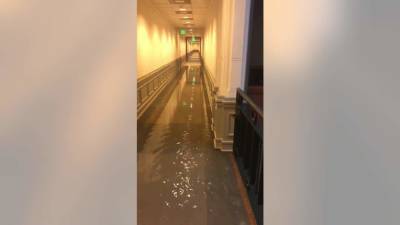 Greg Abbott - VIDEO: Flooding hits Texas State Capitol building - fox29.com - state Texas - Austin, state Texas
