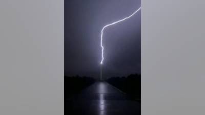 Lightning strikes Washington Monument in electric video - fox29.com - Washington - city Washington - state Virginia