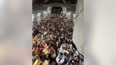Hundreds of Afghans pack US military plane to escape Taliban control - fox29.com - Usa - Afghanistan - city Kabul, Afghanistan