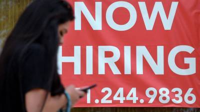 US unemployment claims hit pandemic low as hiring strengthens - fox29.com - Usa - Washington