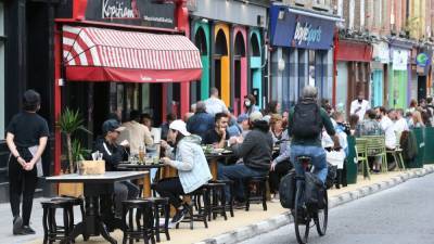 Pedestrianisation of Dublin streets extended by 4 weeks - rte.ie - Ireland - city Dublin