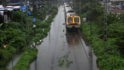 Justice Dipankar Datta - Mumbai local trains: Decision to relax restrictions on hold amid uptick in Covid cases - livemint.com - India - city Mumbai - state Maharashtra