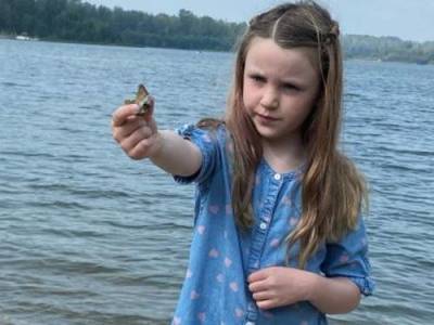 Sarah Ryan - Young girl finds unique fossil at Alberta lake - globalnews.ca