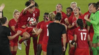 Andre De-Grasse - Aaron Brown - Tokyo Olympics: Canada defeats Sweden, takes gold after nail-biting shootout in women’s soccer final - globalnews.ca - city Tokyo - Canada - Sweden