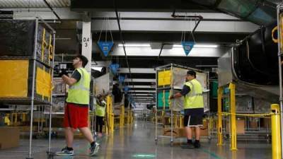 Covid-19: Amazon to mandate warehouses workers to wear masks - livemint.com - Usa - India - city Seattle