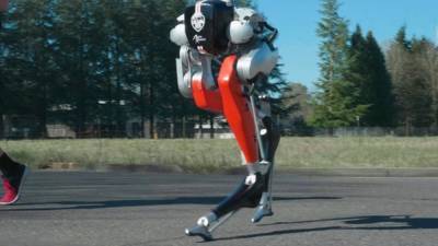Bipedal robot becomes 1st ever to run 5K, university says - fox29.com - state Oregon