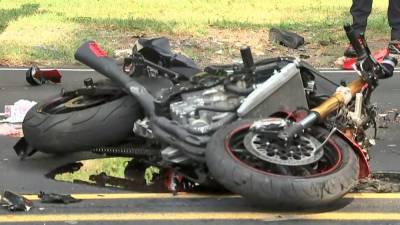 Kelly Drive - Police: Motorcyclist killed after losing control, striking car on Kelly Drive - fox29.com