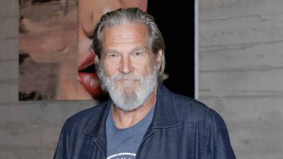 Jeff Bridges - Jeff Bridges Says Cancer Is in Remission, Reveals He Also Had COVID-19 - etonline.com