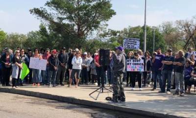 Saskatoon anti-vax protest moves further from hospital entrances - globalnews.ca
