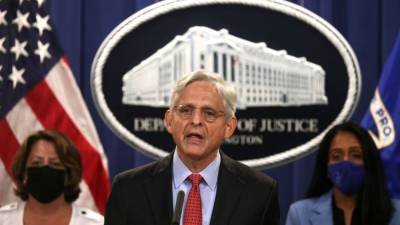 Justice Department - Merrick Garland - DOJ limits use of chokeholds, no-knock entries by federal officers - fox29.com - Washington