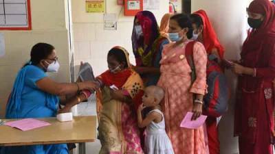 SC seeks Centre's response on plea for priority Covid-19 vaccination of pregnant women - livemint.com - India - city Delhi